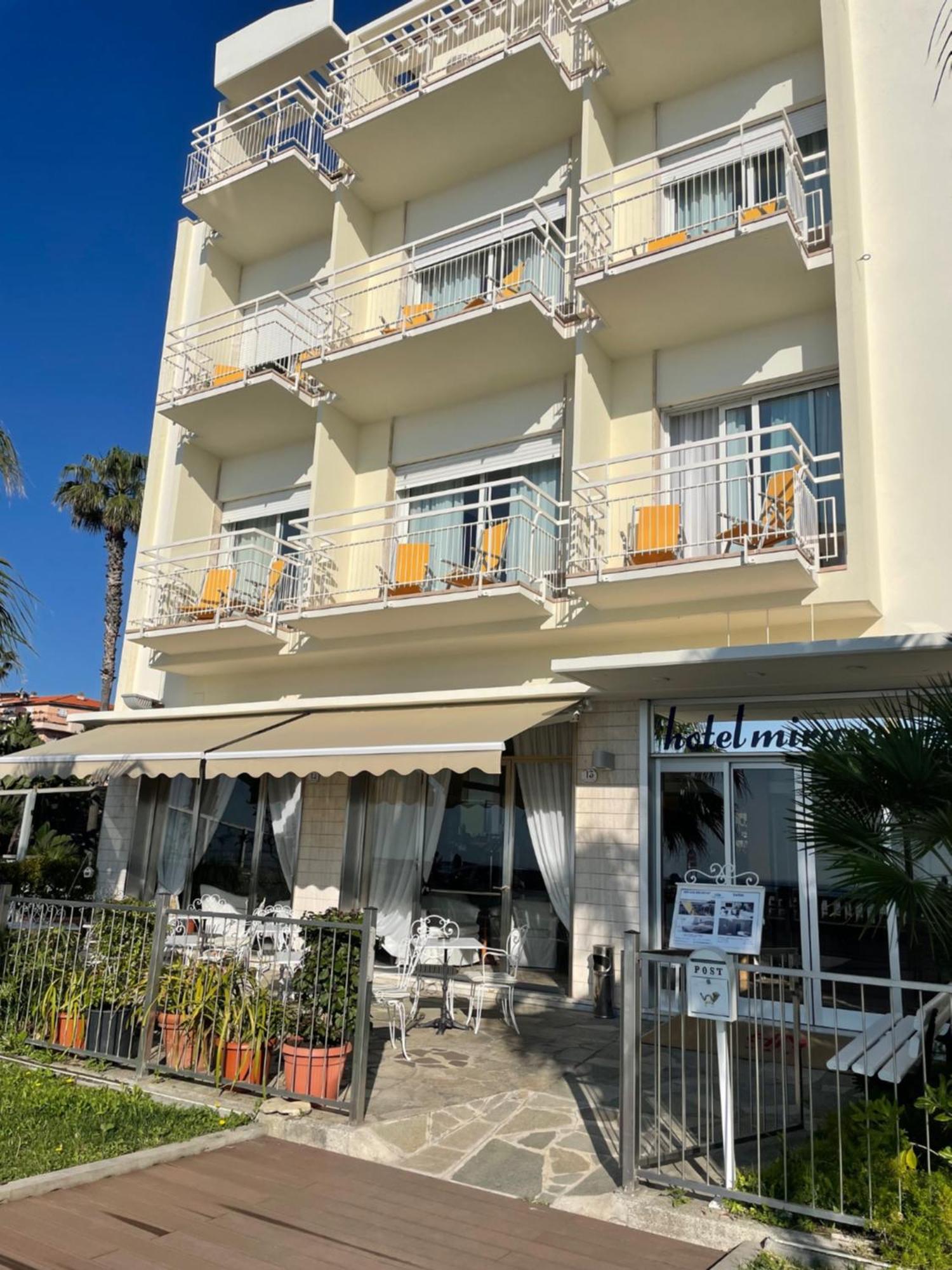 Hotel Miramare Диано Марина Екстериор снимка