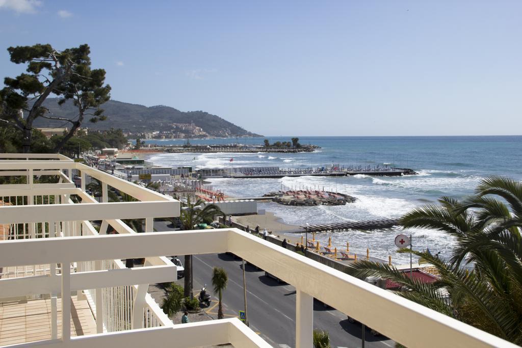 Hotel Miramare Диано Марина Екстериор снимка
