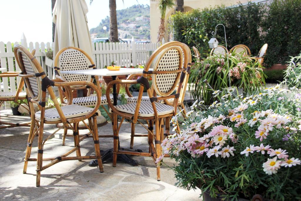 Hotel Miramare Диано Марина Екстериор снимка