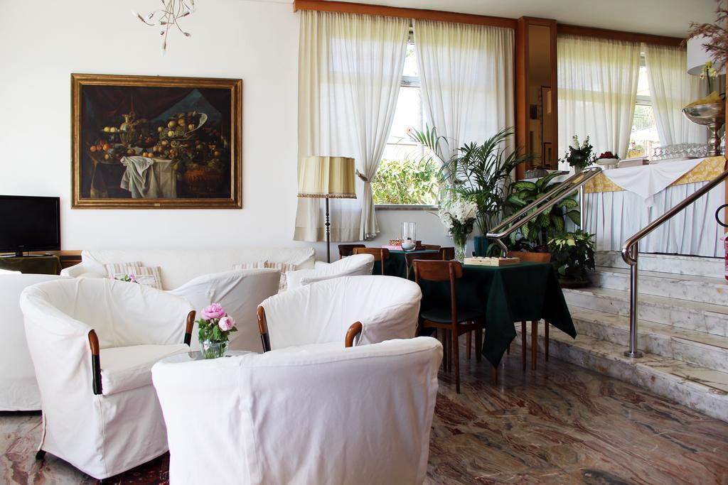 Hotel Miramare Диано Марина Екстериор снимка